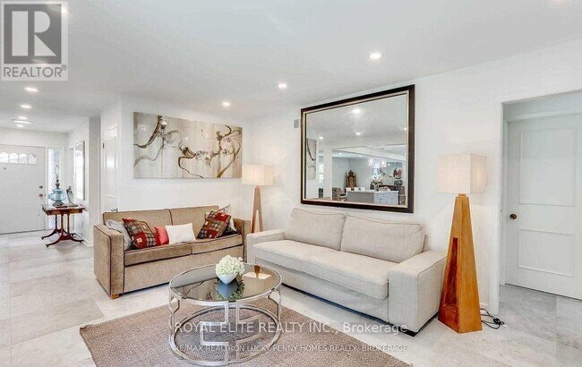 21 Ovida Blvd in Markham, ON - Building Photo - Building Photo