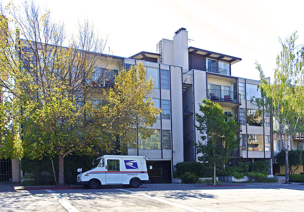 5401 Broadway Ter in Oakland, CA - Building Photo