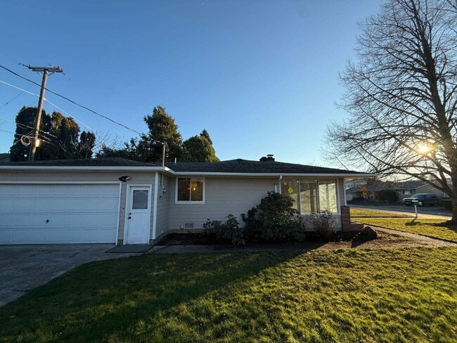 1495 Lake Dr in Eugene, OR - Building Photo - Building Photo