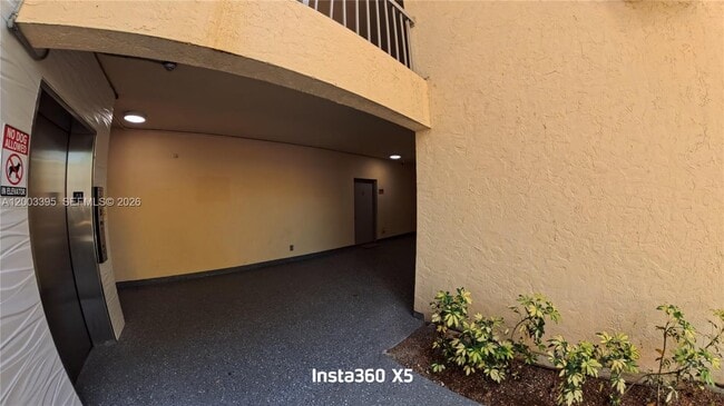 8120 Geneva Ct in Doral, FL - Building Photo - Building Photo