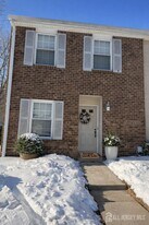 28 Morgan Pl in East Brunswick, NJ - Building Photo