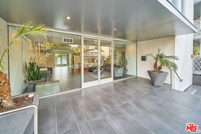 425 S Willaman Dr in Los Angeles, CA - Building Photo - Building Photo