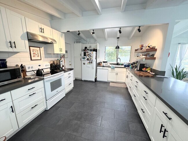317 Ilimalia Loop in Kailua, HI - Building Photo - Building Photo