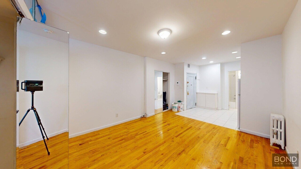 224 E 81st St in New York, NY - Building Photo