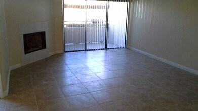 5072 S Rainbow Blvd in Las Vegas, NV - Building Photo - Building Photo