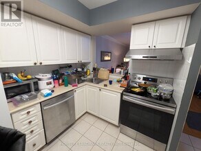 28 Sommerset Way in Toronto, ON - Building Photo - Building Photo