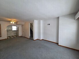 702 Bertch Ave in Waterloo, IA - Building Photo