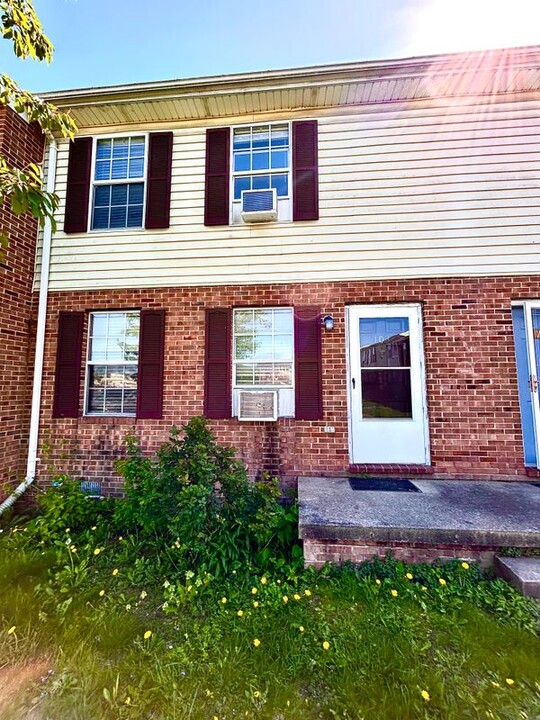 103 Nottoway Dr in Stephens City, VA - Building Photo