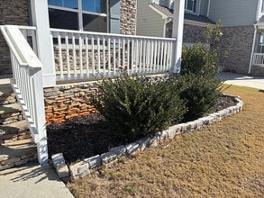 Room in House on Benjamin Dr in Flowery Branch, GA - Foto de edificio - Building Photo