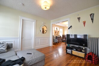 122 Bennett St, Unit 1 in Boston, MA - Foto de edificio - Building Photo