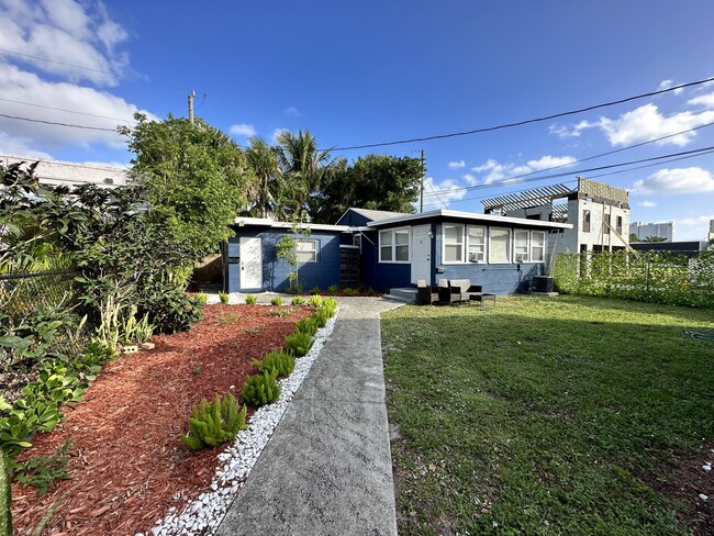 517 Kanuga Dr in West Palm Beach, FL - Building Photo - Building Photo