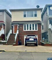 17 Hamilton St in Harrison, NJ - Building Photo