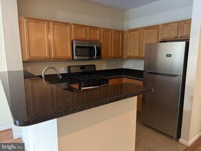 12000 Market St in Reston, VA - Building Photo - Building Photo