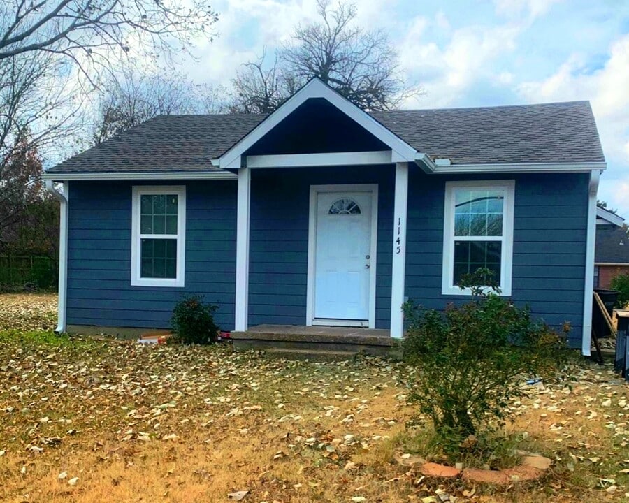 1145 N 3rd St in Wills Point, TX - Foto de edificio