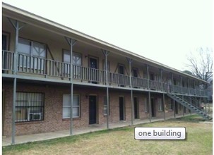 The Villas Apartments in Jackson, TN - Building Photo - Building Photo