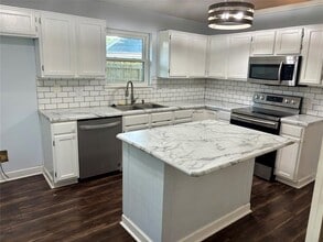 2930 Bentley Ct in Pearland, TX - Building Photo - Building Photo