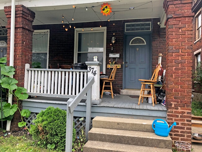 374 E Oakland Ave in Columbus, OH - Building Photo - Building Photo