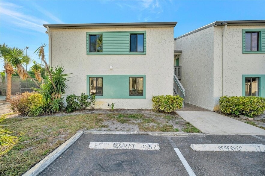 11412 8th St N, Unit 1007 in St. Petersburg, FL - Building Photo