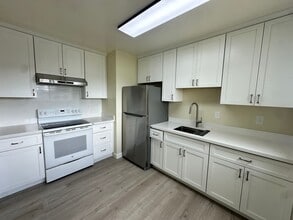 King Francisco St. in Berkeley, CA - Building Photo - Interior Photo