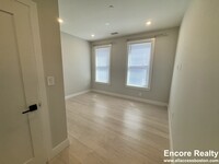 196 Green St, Unit 3 in Boston, MA - Foto de edificio - Building Photo