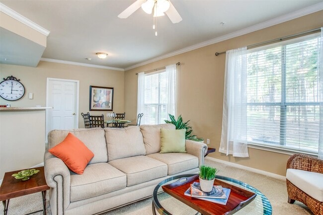 10221 Centrepark Dr in Houston, TX - Building Photo - Building Photo