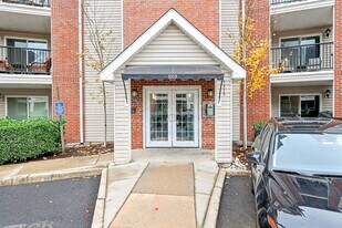 3313 Wyndham Cir in Alexandria, VA - Building Photo