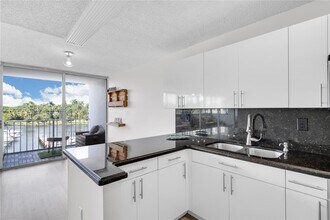 1700 NW N River Dr in Miami, FL - Building Photo - Building Photo