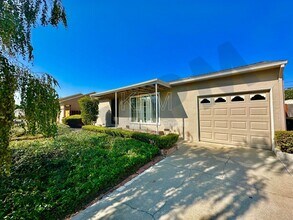 41 W McKenzie Ave in Stockton, CA - Building Photo - Building Photo