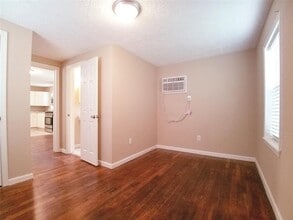 2104 N Galveston Ave in Pearland, TX - Building Photo - Building Photo