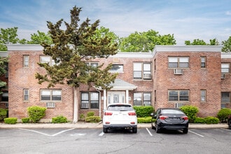 200 Fairhaven Dr in Jericho, NY - Building Photo - Building Photo