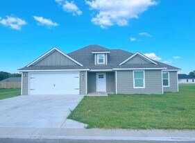 192 Kat's Ave in Durant, OK - Building Photo