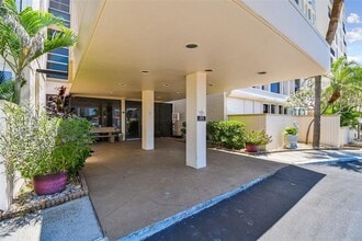 7400 Sun Island Dr S in South Pasadena, FL - Building Photo - Building Photo