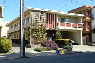 Addison St Apartments in Berkeley, CA - Foto de edificio - Building Photo