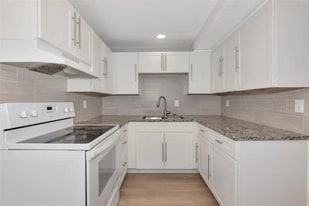 405 Barlow Ave in Sarasota, FL - Building Photo