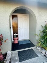1252 SE 8th Terrace in Cape Coral, FL - Building Photo