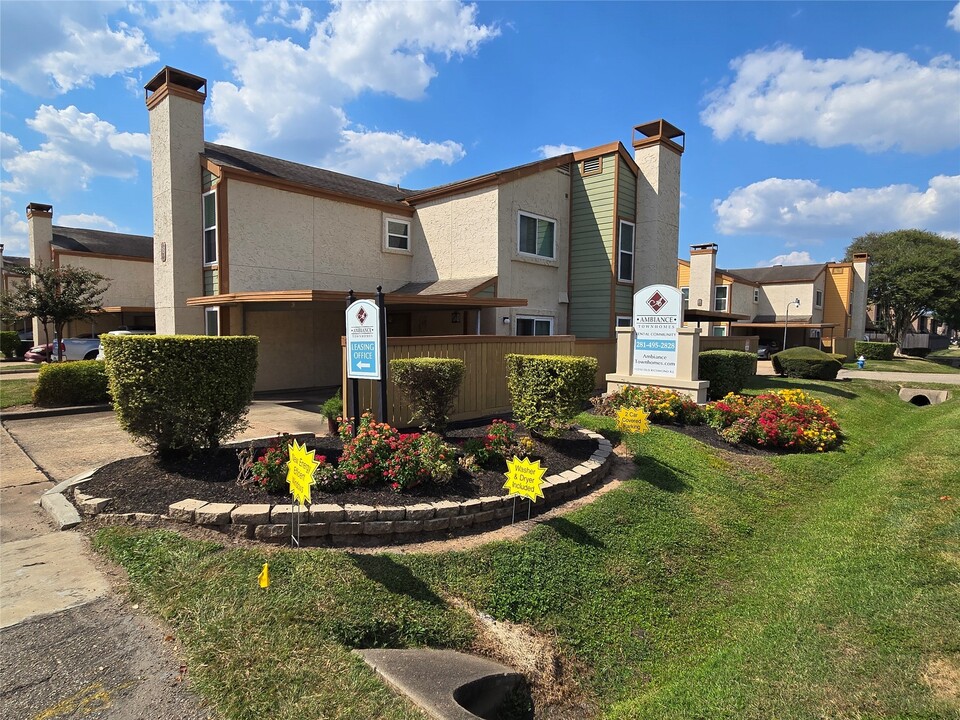 13210 Old Richmond Rd in Houston, TX - Building Photo