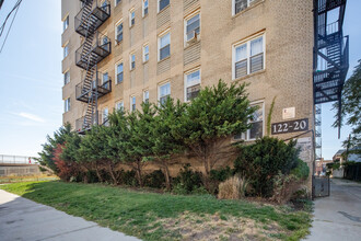 12220 Ocean Promenade in Far Rockaway, NY - Building Photo - Building Photo