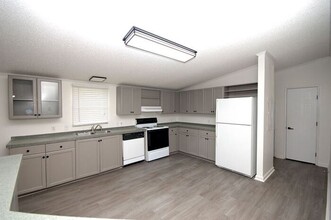 728 Country Club Rd in Mount Olive, NC - Building Photo - Building Photo