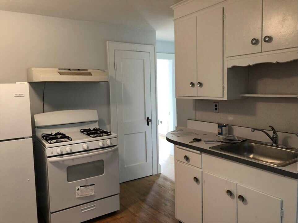114 E Squantum St, Unit 2L in Quincy, MA - Building Photo