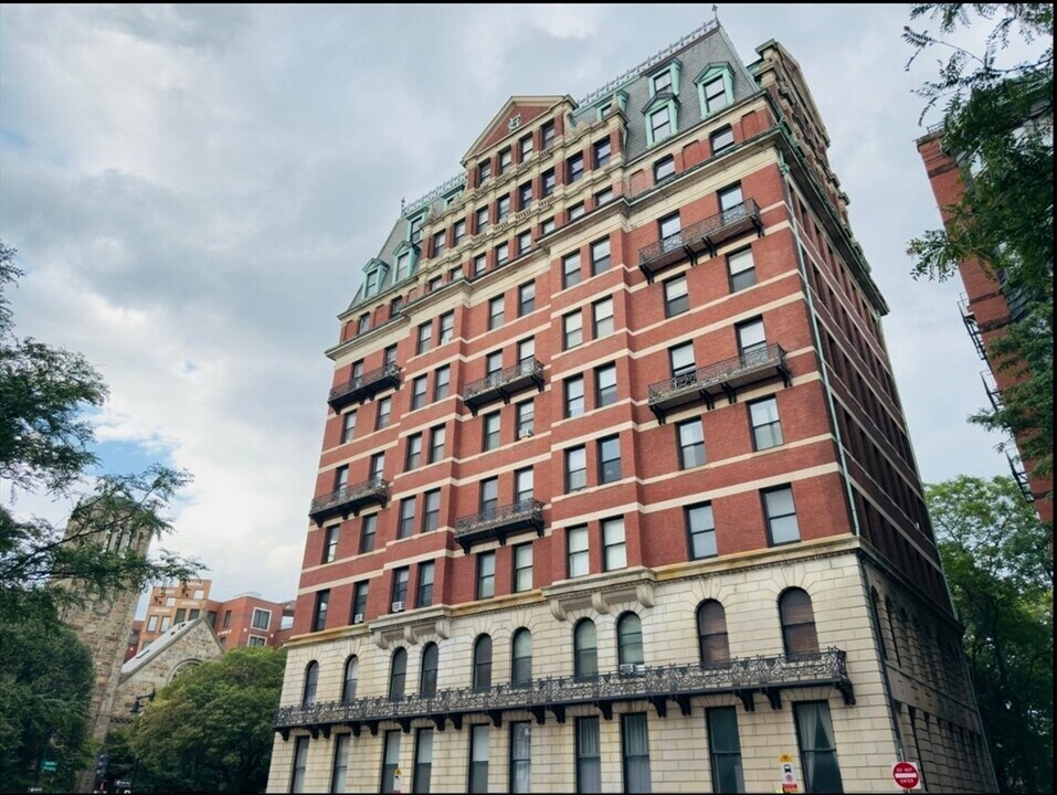 483 Beacon St in Boston, MA - Building Photo