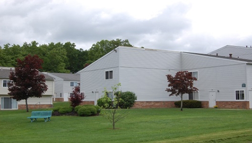 Pin Oak Village Apartments in Seneca, PA - Building Photo