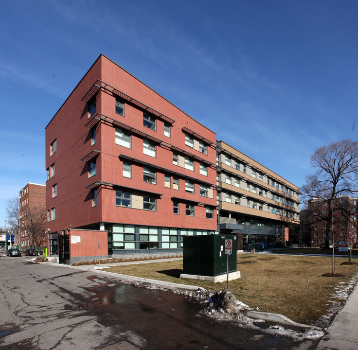 CRC 40 Oaks in Toronto, ON - Building Photo