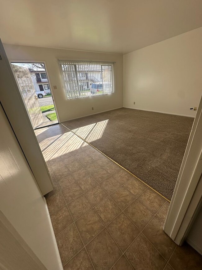 119-119 W Locust Ave in Lompoc, CA - Building Photo - Building Photo