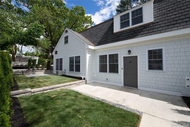 8 Northridge St in Huntington Station, NY - Building Photo - Building Photo