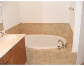 2925 NW 126th Ave in Sunrise, FL - Building Photo - Building Photo