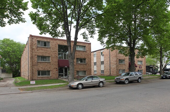 University Court in Minneapolis, MN - Building Photo - Building Photo