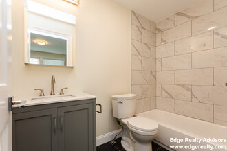 476 Fulton St, Unit 1 in Medford, MA - Building Photo - Building Photo