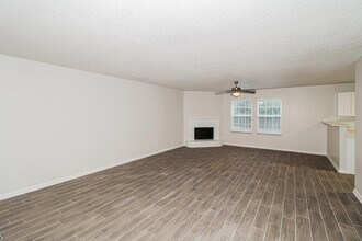 10071 Branley Oak Dr in Cordova, TN - Building Photo - Building Photo