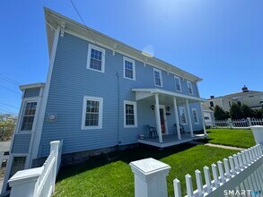 54 High St in Groton, CT - Building Photo - Building Photo