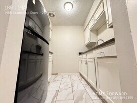 1988 Cambridge Dr in Lexington, KY - Building Photo